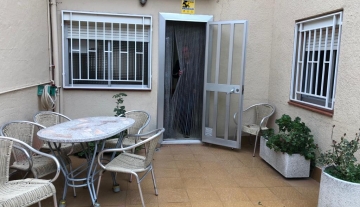 BAJOS CON PATIO EN SINGUERLÍN
